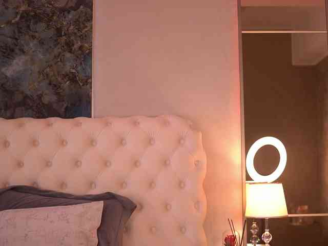 BellaNoirre webcam