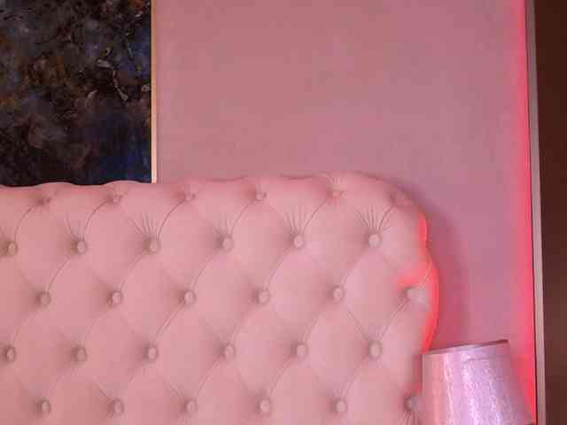 BellaNoirre webcam