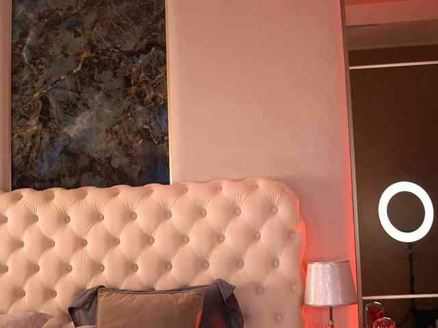 BellaNoirre webcam