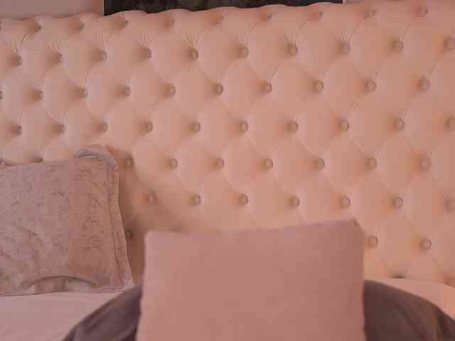 BellaNoirre webcam