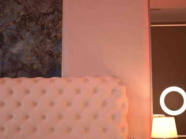 BellaNoirre webcam
