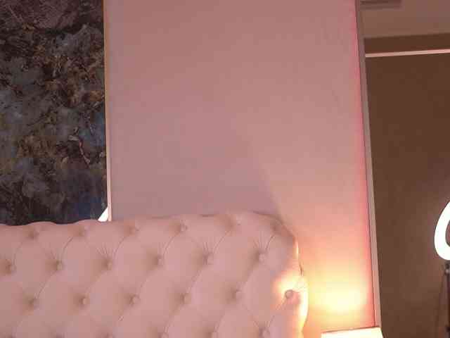 BellaNoirre webcam