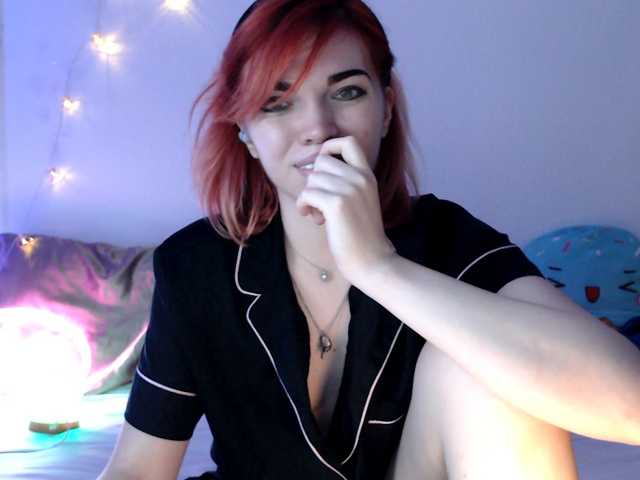 olivka-flower live cam on BongaCams
