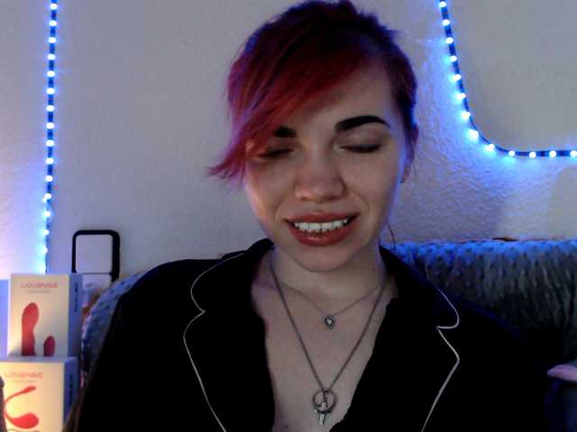 olivka-flower live cam on BongaCams