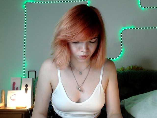 olivka-flower live cam on BongaCams
