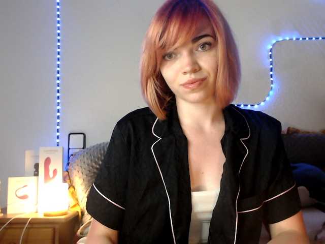 olivka-flower live cam on BongaCams