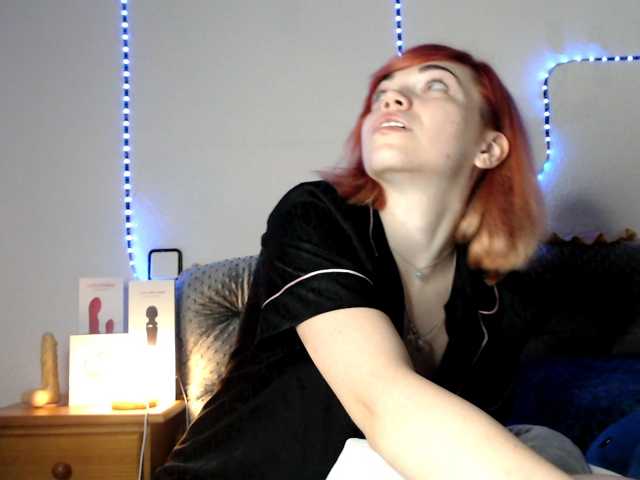 olivka-flower live cam on BongaCams