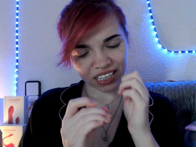 olivka-flower live cam on BongaCams