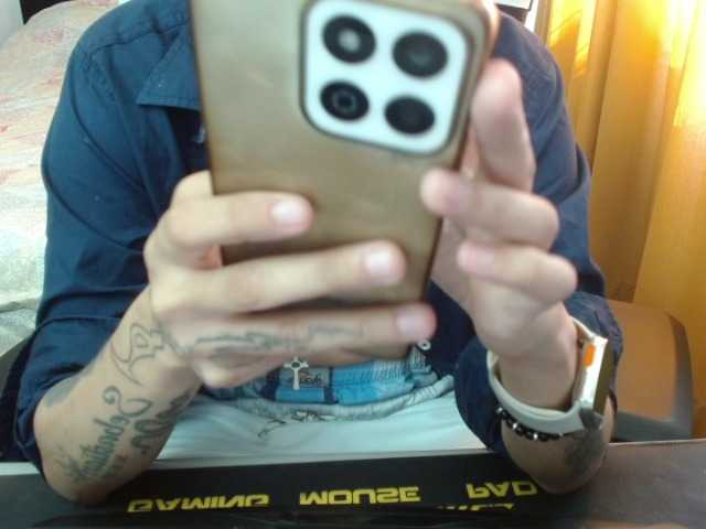 le modèle magicjadee est en webcam porno dans un show sur le site bongacams, il possède les tags suivants: Latino/Hispanic,Redhead,Hairy