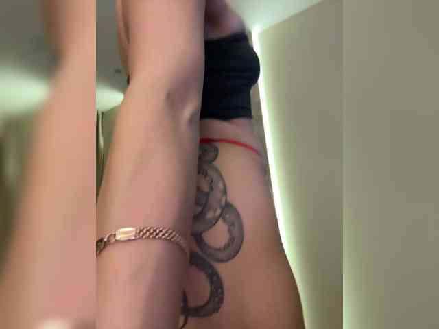 Model: BonnieMur