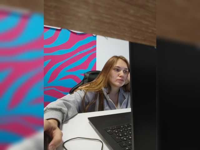 Kisa75 live cam on BongaCams