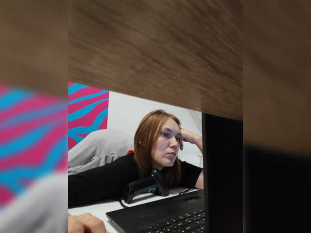Kisa75 live cam on BongaCams