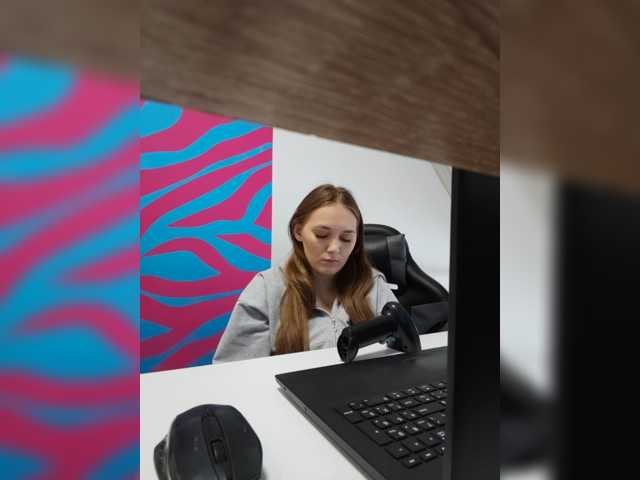 Kisa75 live cam on BongaCams