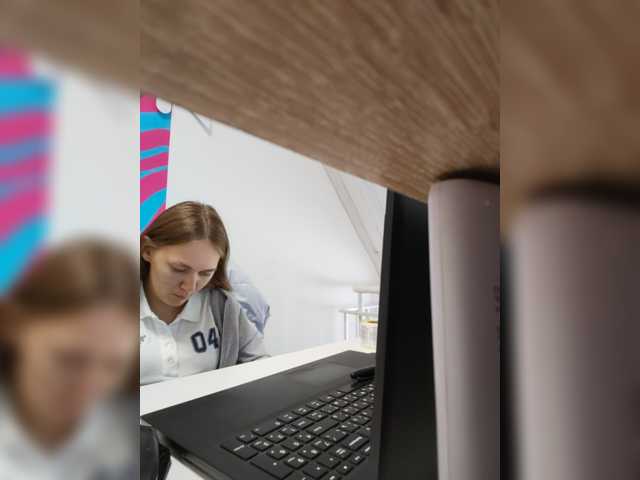 Kisa75 live cam on BongaCams