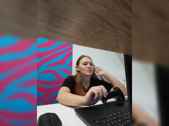 Kisa75 live cam on BongaCams