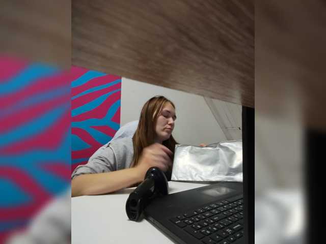 Kisa75, live now on BongaCams