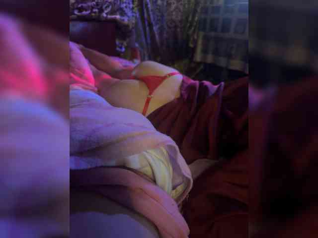 Devochka1010 Live Webcam on BongaCams