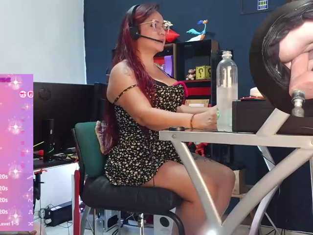 Leidydi223 live cam on BongaCams