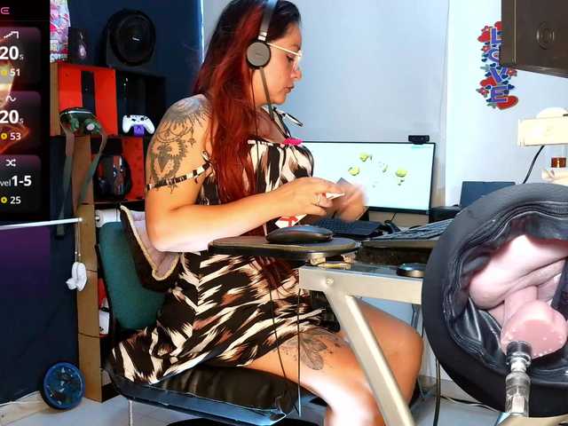 Leidydi223 live cam on BongaCams