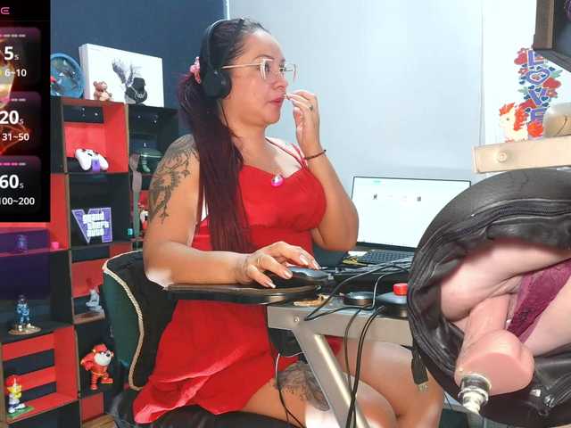 Leidydi223 live cam on BongaCams