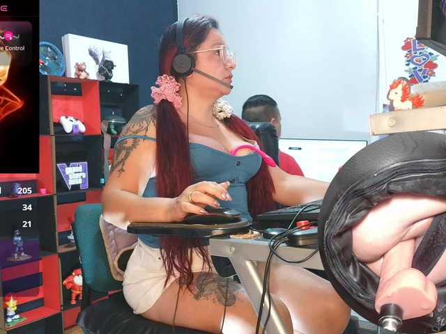Leidydi223 live cam on BongaCams