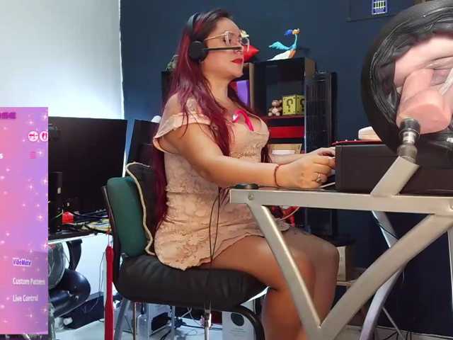 Leidydi223 live cam on BongaCams