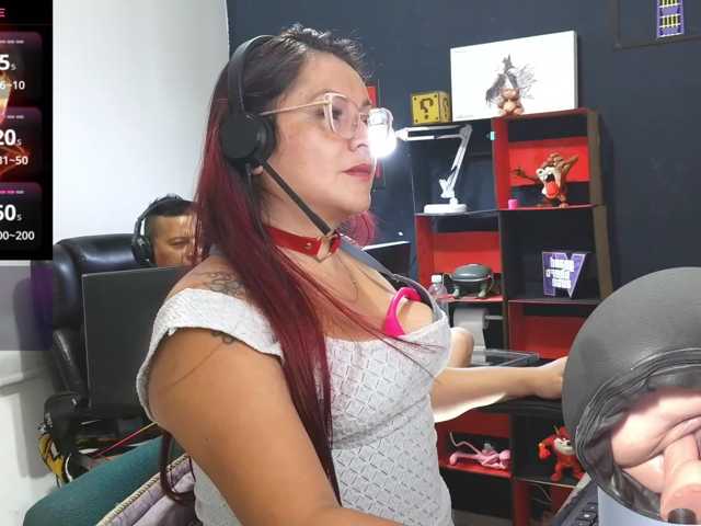 Leidydi223 live cam on BongaCams