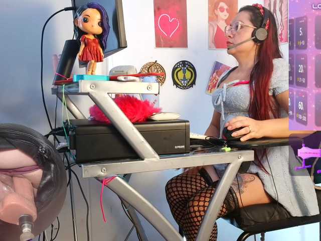 le modèle Leidydi223 est en webcam porno dans un show sur le site bongacams, il possède les tags suivants: Latino/Hispanic,Redhead,Shaved