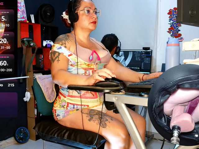 Leidydi223 live cam on BongaCams