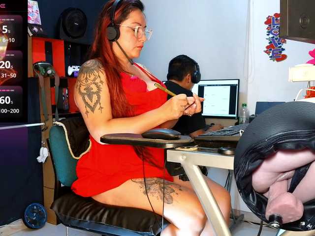Leidydi223 live cam on BongaCams