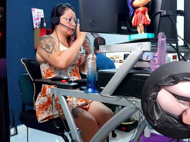 Leidydi223 live cam on BongaCams