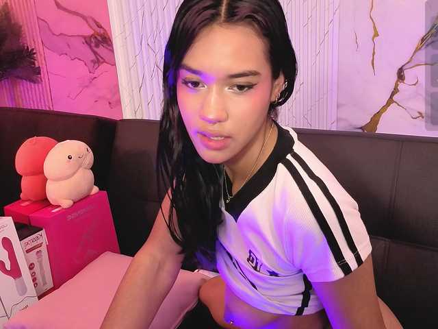 Artemiss-tay's BongaCams show and profile