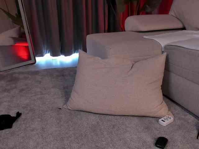 BabeInBlush webcam