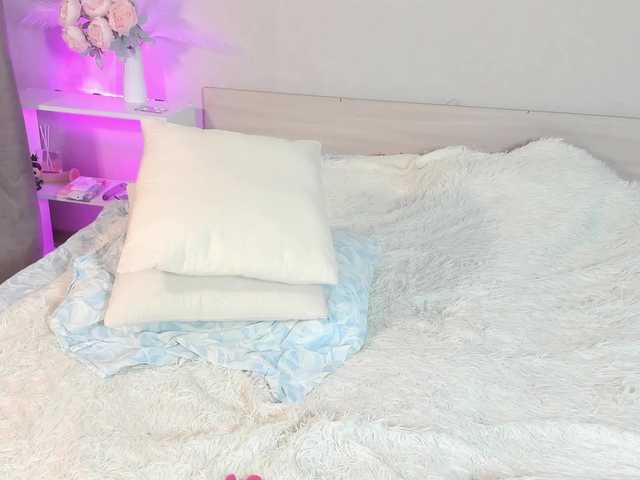 le modèle Sweeety-pie est en webcam porno dans un show sur le site bongacams, il possède les tags suivants: White/Caucasian,Brunette,Shaved