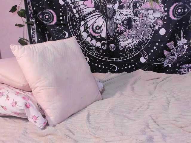 Sweeety-pie live cam on BongaCams