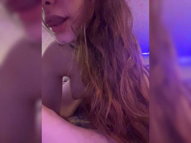 Vishenka69 live cam on BongaCams