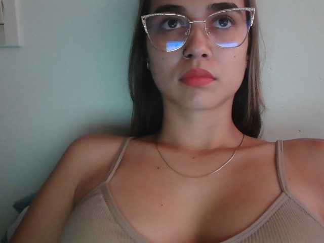 trianabell, live now on BongaCams