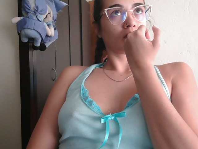 trianabell live webcam show