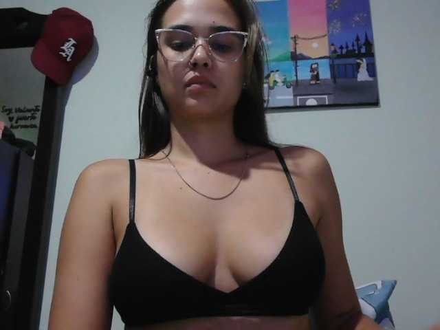 trianabell, live now on BongaCams