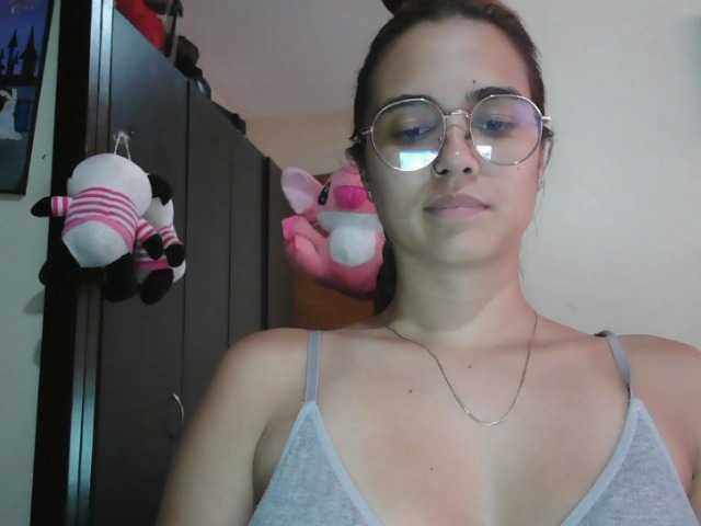 trianabell Live Cam on BongaCams