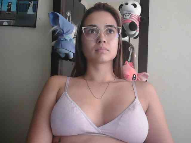 trianabell Live Webcam on BongaCams