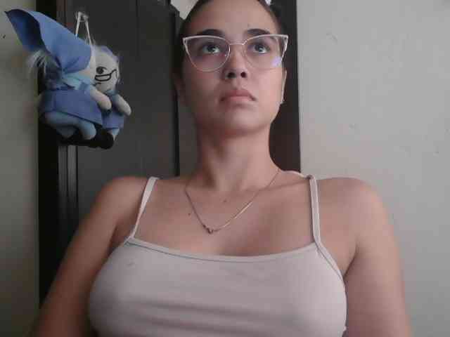 trianabell Live Webcam on BongaCams