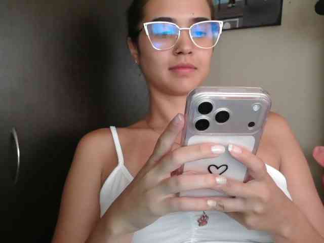Trianabell's live stream