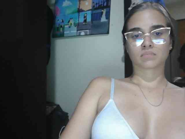 trianabell's live room