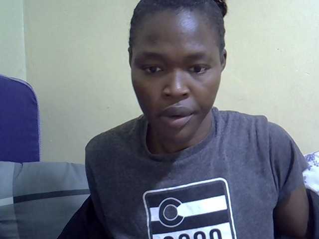 le modèle Smallgirl21 est en webcam porno dans un show sur le site bongacams, il possède les tags suivants: Ebony,Brunette,Hairy