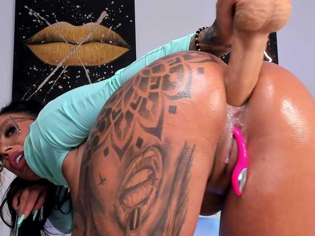 AnyssyaHot live cam on BongaCams