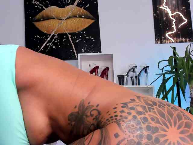 AnyssyaHot