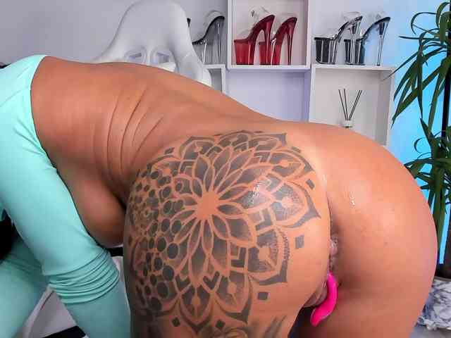 AnyssyaHot