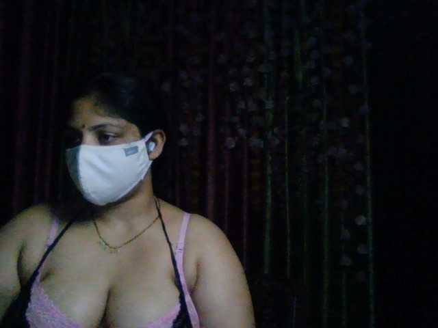 Naughtyladki, en directo ahora en BongaCams