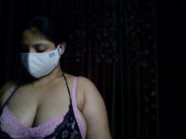 Naughtyladki, en directo ahora en BongaCams